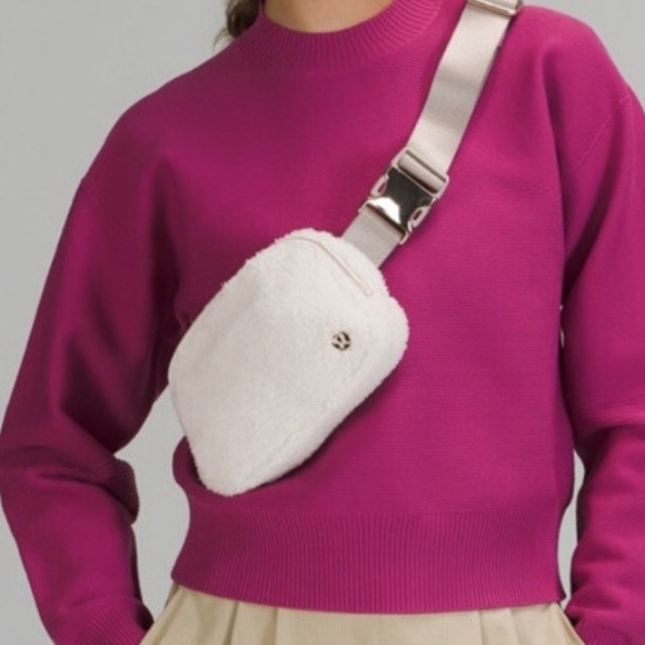 Lululemon Everywhere Fleece Belt Bag (Large) - Picture 2 of 6